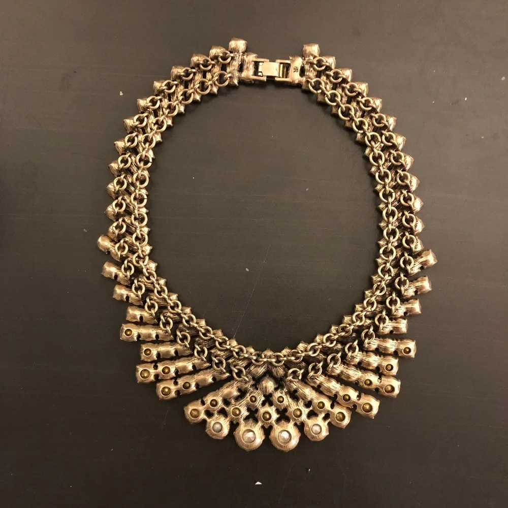 Banana Republic NWOT Clear Rhinestone Gold Bib Statement Necklace - Picture 4 of 4